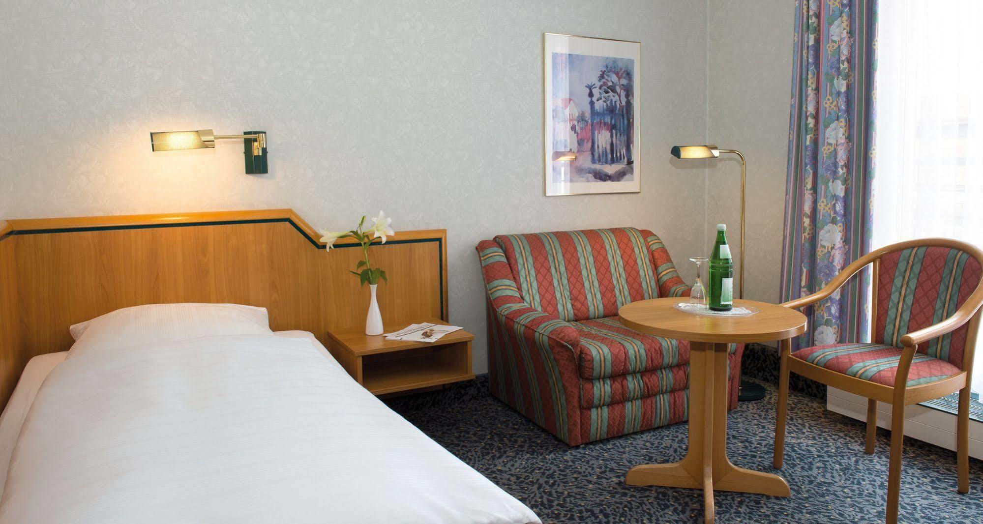 Victor'S Residenz-Hotel Teistungenburg Extérieur photo